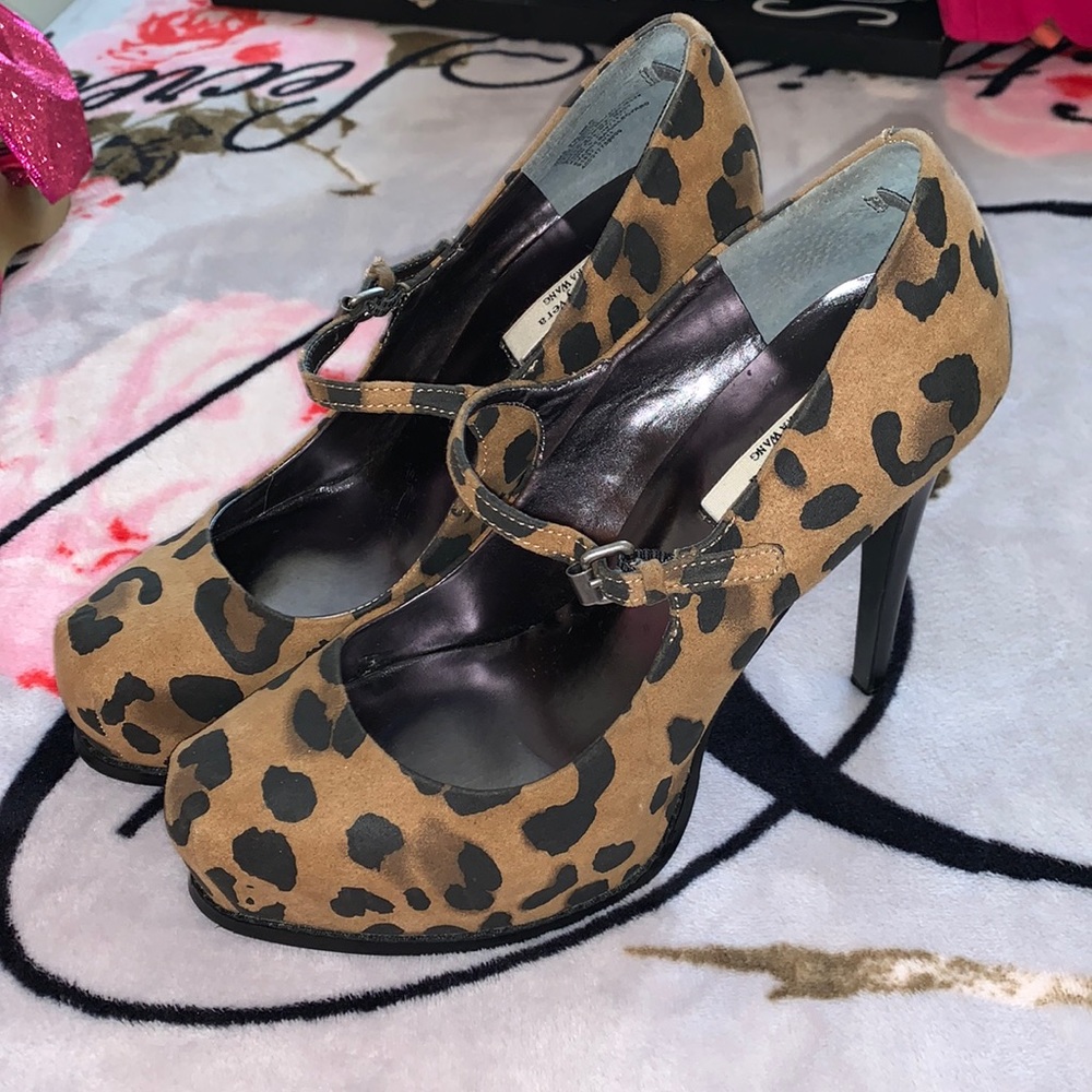 Simply Vera Size 7.5 Animal Print Heels